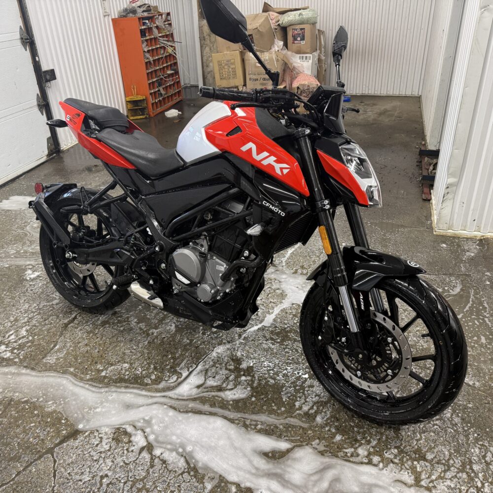 300NK ROUGE 2025