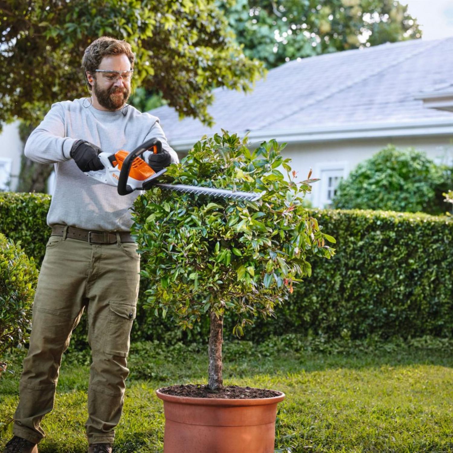 STIHL HSA 40 Taillehaie à batterie CARRIER SPORTS — free download